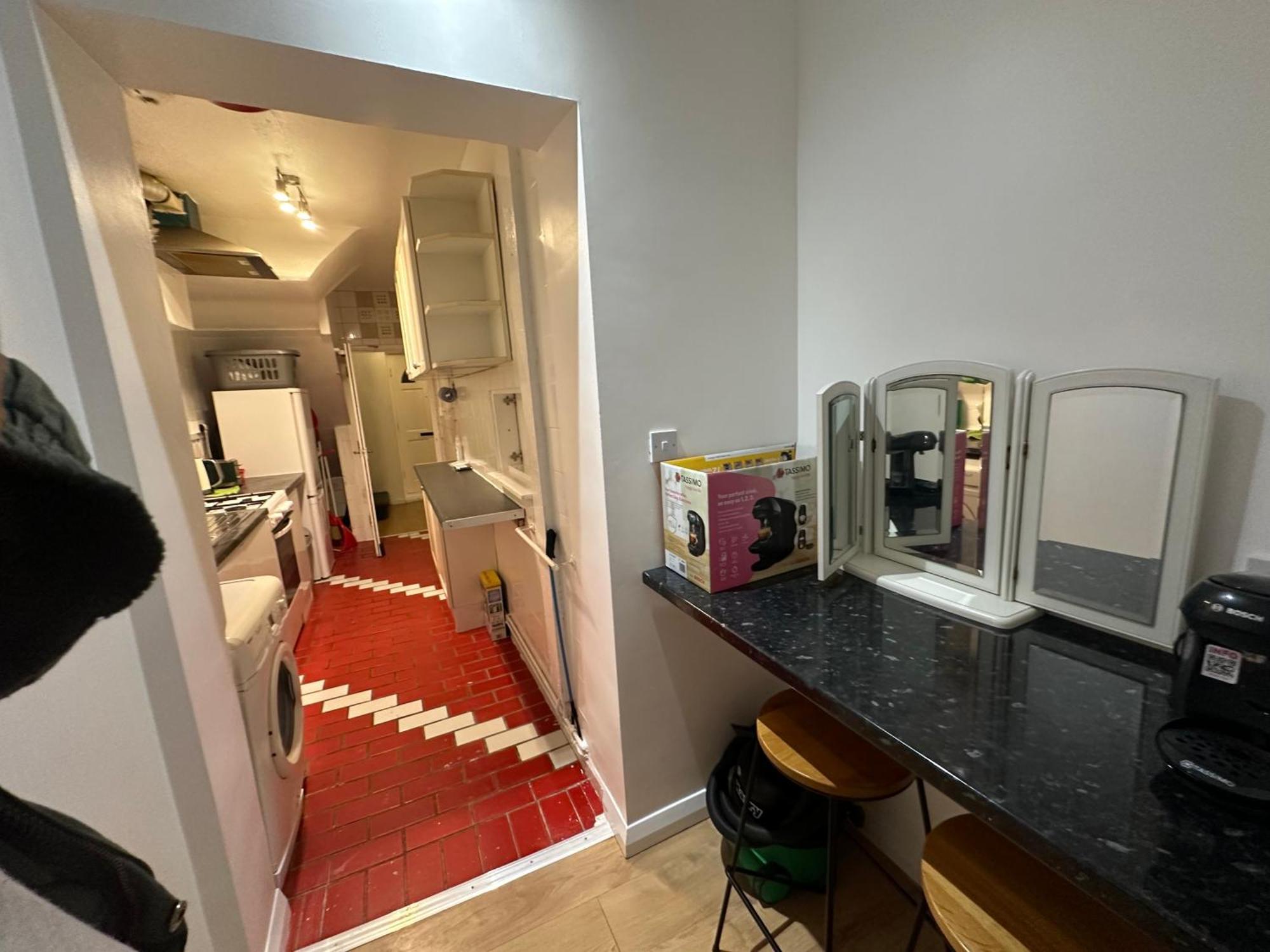 3Rd Studio Flat With Private Toilet And Bathroom Setup For Family Enjoyment 134 Keedonwood Road บรอมลีย์ ภายนอก รูปภาพ