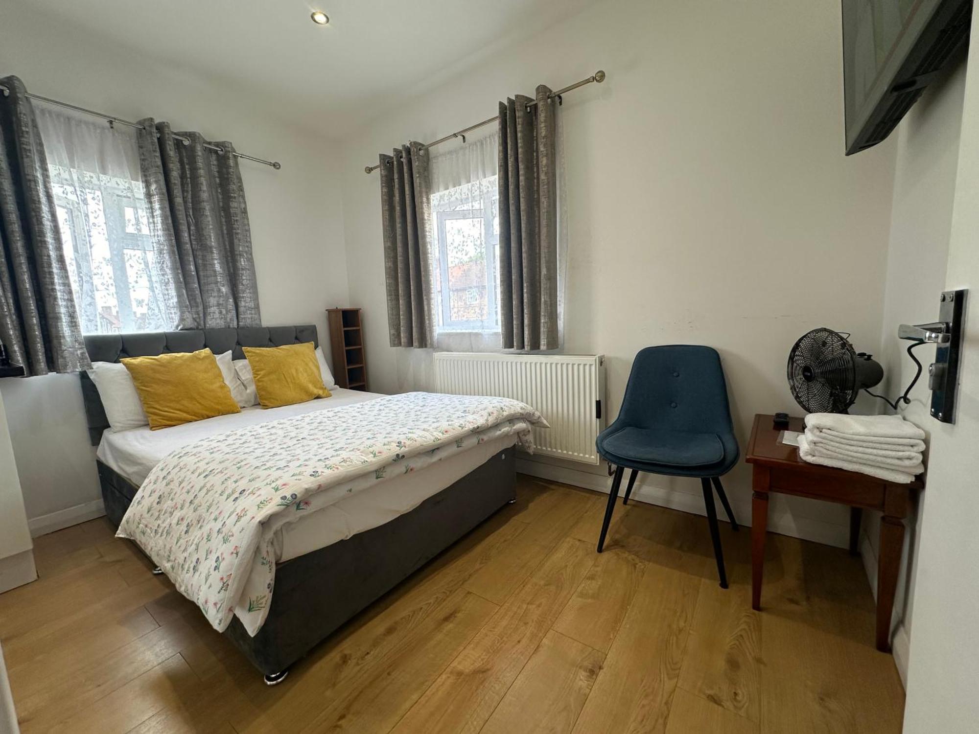 3Rd Studio Flat With Private Toilet And Bathroom Setup For Family Enjoyment 134 Keedonwood Road บรอมลีย์ ภายนอก รูปภาพ